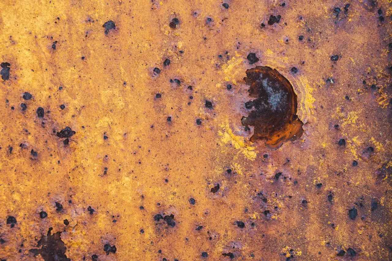 Metal oxidado: por qué importa el acabado anticorrosión